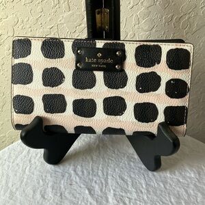 Kate Spade: Neda Grove Street Print- 12 card slot with ID area- Wallet